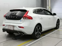 Volvo V40 лот № 38049 оценка 4  с аукциона в Японии 1