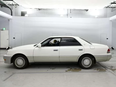 Toyota CROWN  с аукциона в Японии