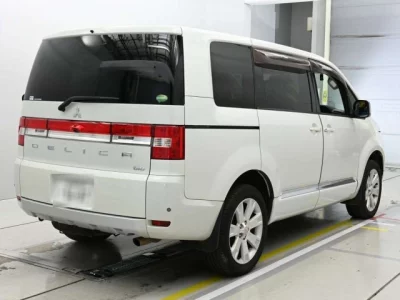 Mitsubishi DELICA D5