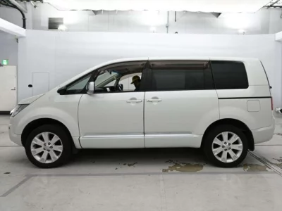 Mitsubishi DELICA D5