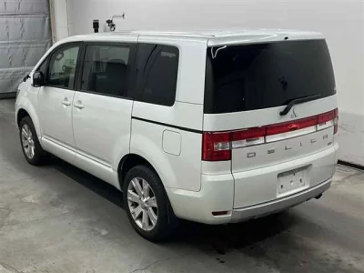 Mitsubishi DELICA D5