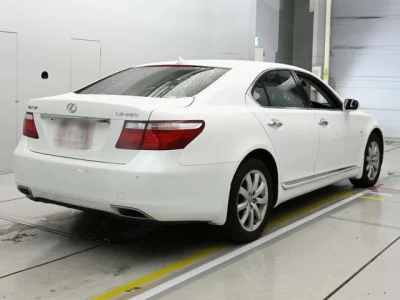Lexus LS