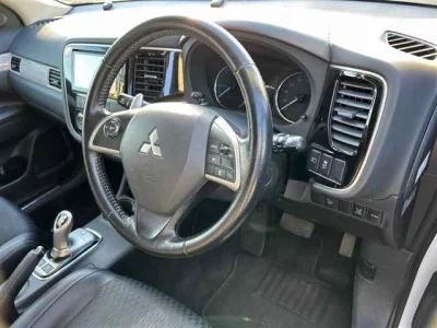 Mitsubishi OUTLANDER PHEV