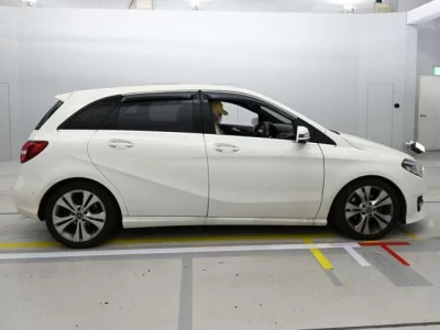 Mercedes-Benz B CLASS