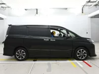 Toyota VOXY лот № 30022 оценка 4  с аукциона в Японии 2