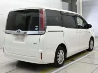 Toyota NOAH лот № 30027 оценка 3.5  с аукциона в Японии 1