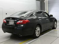 Nissan FUGA лот № 10239 оценка 4  с аукциона в Японии 1