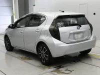 Toyota AQUA лот № 30039 оценка 4  с аукциона в Японии 5