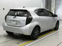 Toyota AQUA лот № 30039 оценка 4  с аукциона в Японии 1
