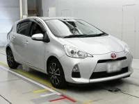Toyota AQUA лот № 30039 оценка 4  с аукциона в Японии 4