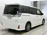 Toyota VOXY лот № 30042 оценка 4  с аукциона в Японии 1