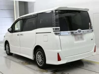 Toyota VOXY лот № 30042 оценка 4  с аукциона в Японии 5