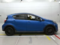 Toyota AQUA лот № 30044 оценка R  с аукциона в Японии 2