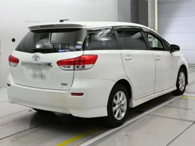 Toyota WISH  с аукциона в Японии