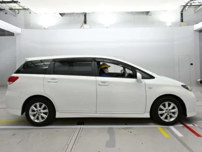 Toyota WISH  с аукциона в Японии