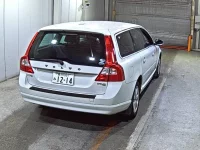 Volvo V70 лот № 8217 оценка 4  с аукциона в Японии 4