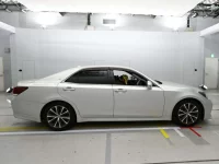 Toyota CROWN лот № 30058 оценка 4.5  с аукциона в Японии 2