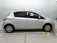 Toyota VITZ лот № 30067 оценка 3  с аукциона в Японии 2