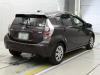 Toyota AQUA лот № 30073 оценка 3  с аукциона в Японии 1