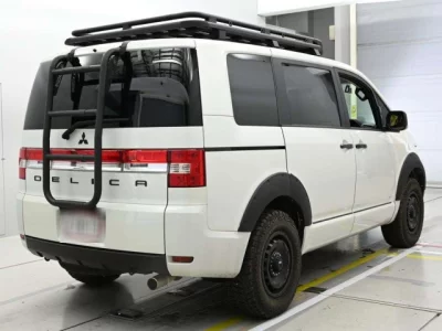 Mitsubishi DELICA D5