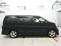 Nissan ELGRAND лот № 90159 оценка 3.5  с аукциона в Японии 2