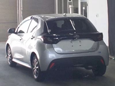 Toyota YARIS  с аукциона в Японии