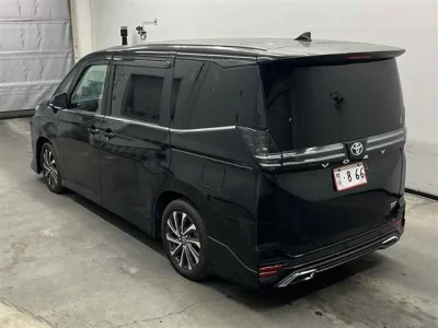 Toyota VOXY  с аукциона в Японии