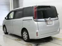 Toyota NOAH лот № 30129 оценка 3  с аукциона в Японии 5