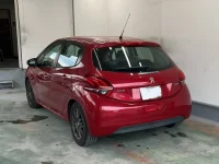 Peugeot 208 лот № 7563 оценка 3.5  с аукциона в Японии 1
