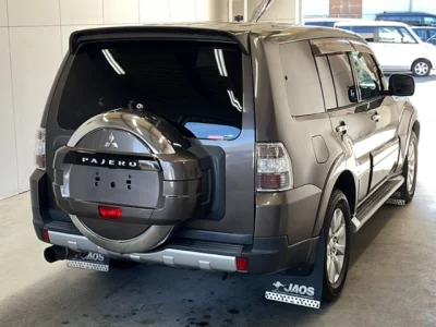 Mitsubishi PAJERO