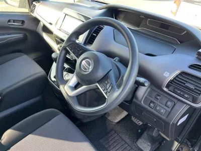 Nissan SERENA  с аукциона в Японии