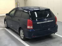 Toyota WISH лот № 1047 оценка 3.5  с аукциона в Японии 1