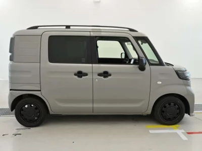 Suzuki SPACIA BASE