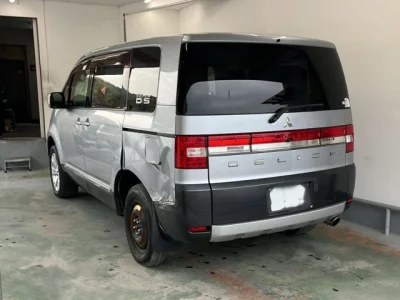 Mitsubishi DELICA D5