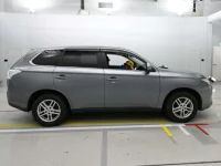 Mitsubishi OUTLANDER лот № 30249 оценка 3.5  с аукциона в Японии 2