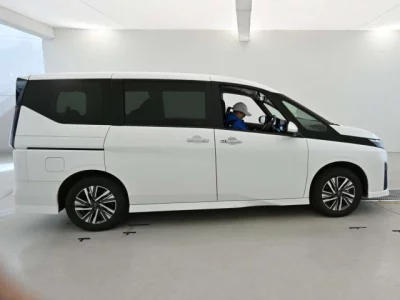 Nissan SERENA  с аукциона в Японии