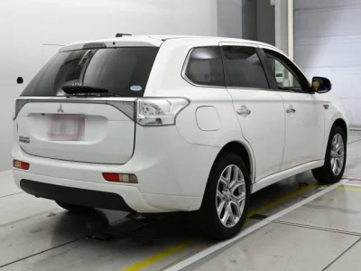 Mitsubishi OUTLANDER PHEV