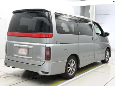 Nissan ELGRAND  с аукциона в Японии
