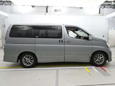 Nissan ELGRAND  с аукциона в Японии