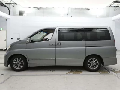 Nissan ELGRAND  с аукциона в Японии