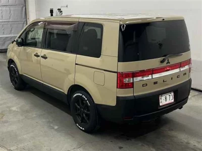 Mitsubishi DELICA D5