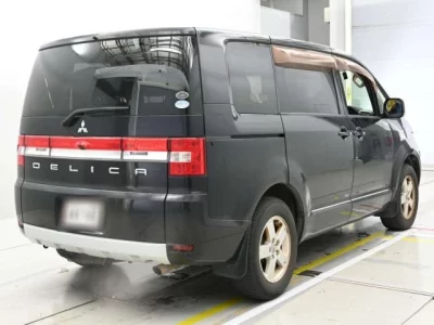 Mitsubishi DELICA D5