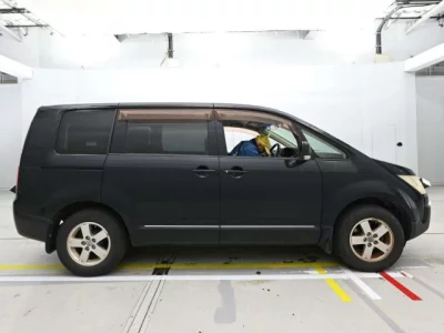 Mitsubishi DELICA D5