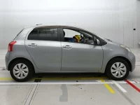 Toyota VITZ лот № 30375 оценка 3.5  с аукциона в Японии 2