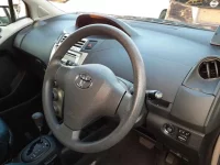 Toyota VITZ лот № 30375 оценка 3.5  с аукциона в Японии 8