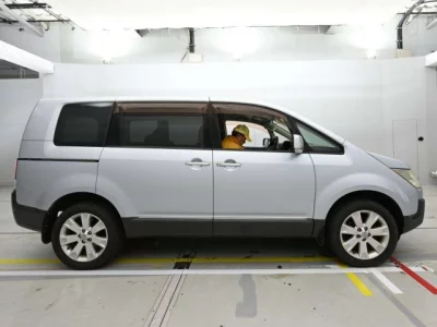 Mitsubishi DELICA D5