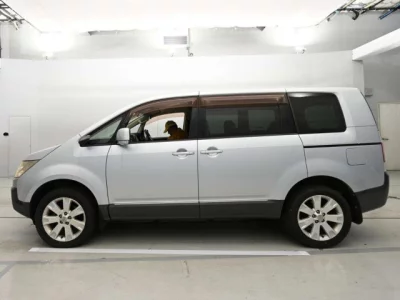 Mitsubishi DELICA D5
