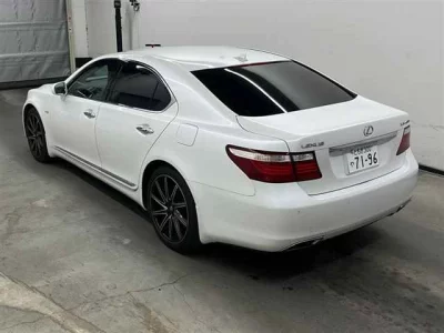 Lexus LS