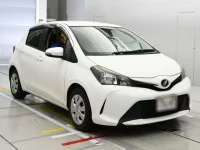 Toyota VITZ лот № 30405 оценка 3.5  с аукциона в Японии 4