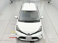 Toyota VITZ лот № 30405 оценка 3.5  с аукциона в Японии 6